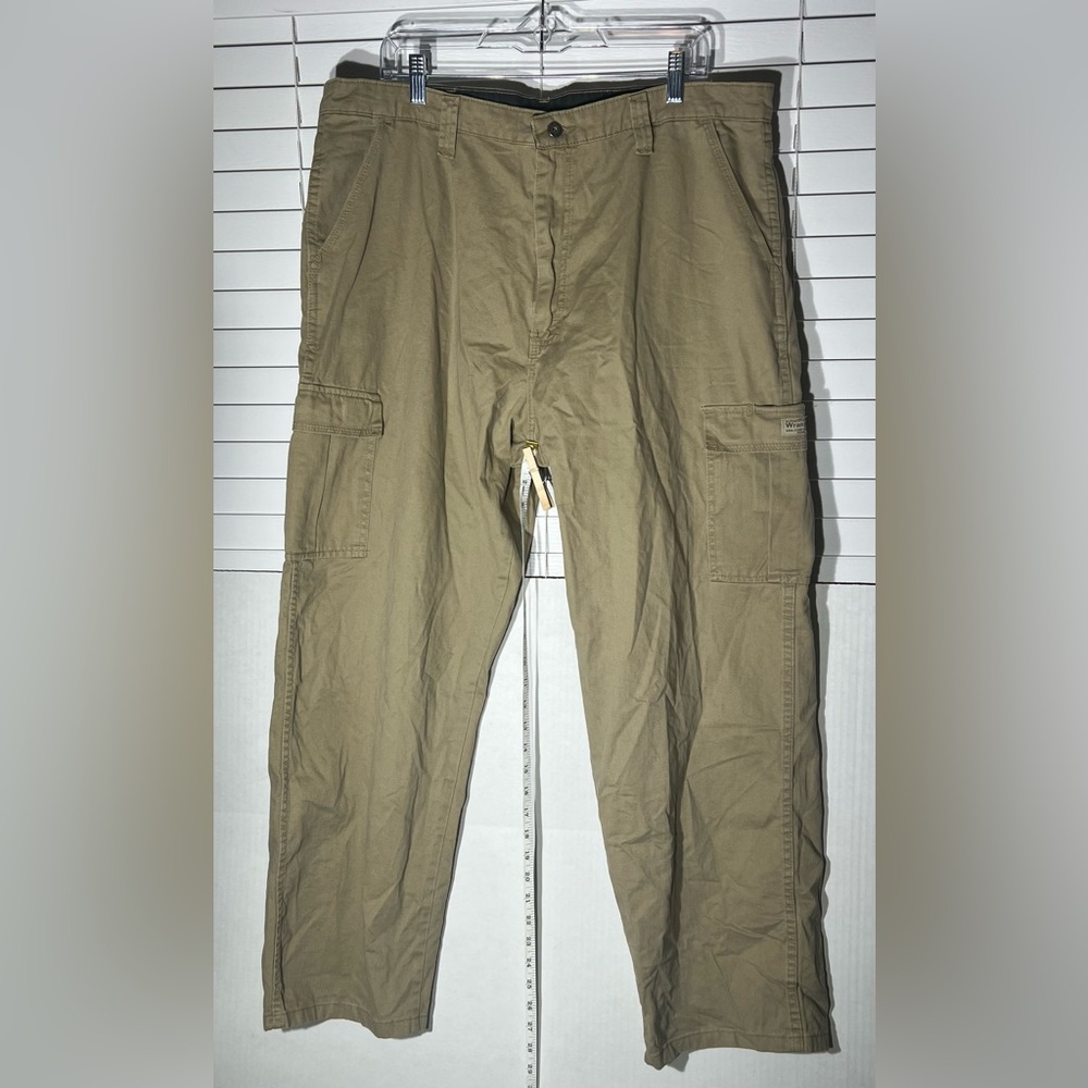 Wrangler Men's Cargo Pants Khaki Straight Leg Size 40x30 NWT